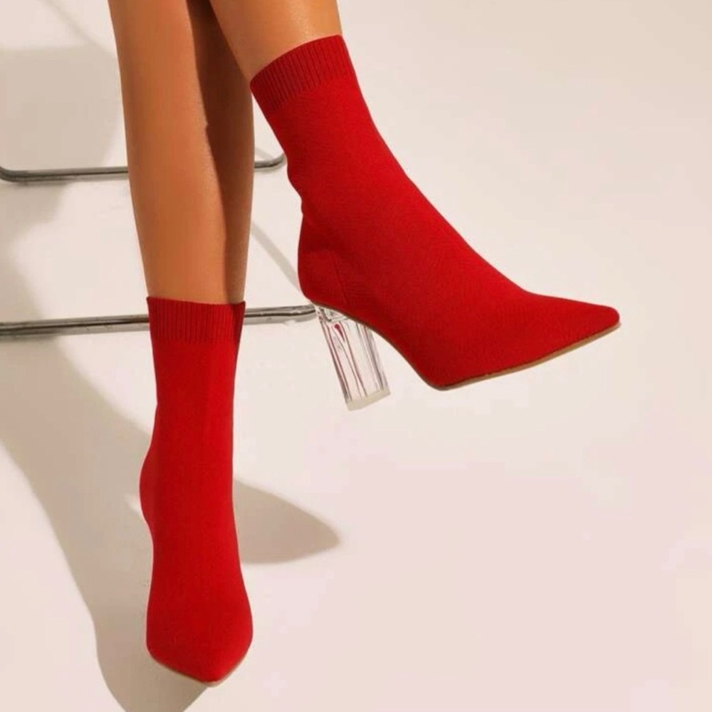 Gorgeous Cuccoo red booties